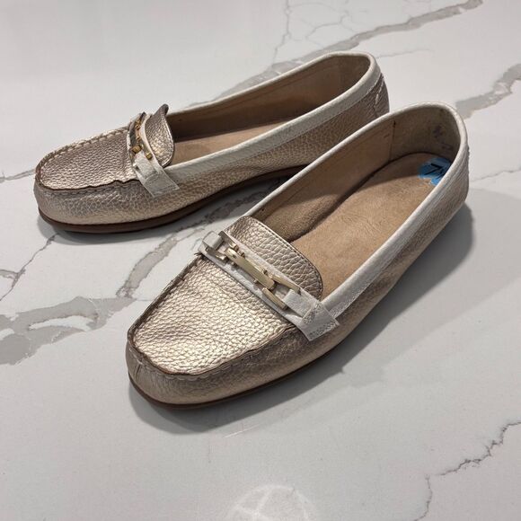 Aerosoles Women's Metallic Gold Nuwsreel Moccasin Vegan Loafers Shoes Size 7.5 - Picture 1 of 12
